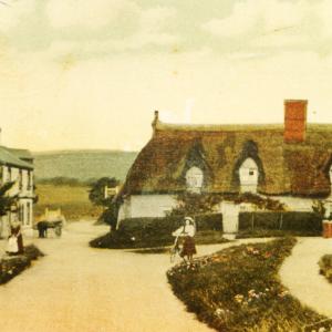 1900s Parr postcard Bridge St note thatched house on the