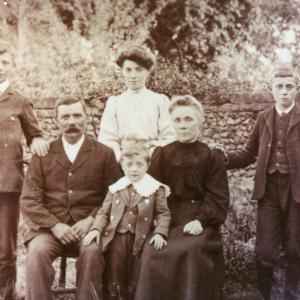 1906 The Street rear of the Maltings the Moss family551