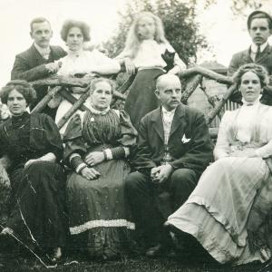 1910 16 The Clarke family of Moulton Lodge119