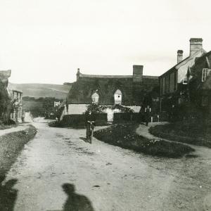 1910 Bridge St with cyclist493