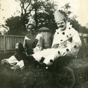 1910 Moulton Lodge Russell Clarke right friend482