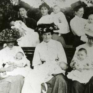 1911 The Priory mothers babies198