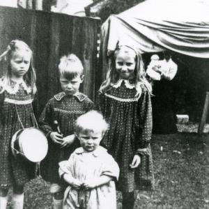 1912 Children of the Rev Mrs Child150