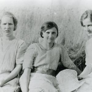 1921 Dalham Rd Gertrude Poulter Marjory Poulter Ethel Po