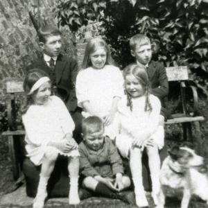 1922 Moulton Hall The Clarkson children297