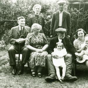 1930s Bridge St Charlie Jennings front centre634