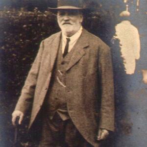 1930s Charles William Grass snr head keeper at Moulton Paddocks from 1920 1934