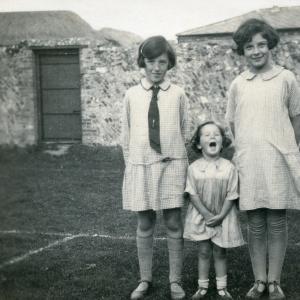 1930s French Hall farm Clarkson girls with Freda Jenning