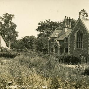 1930s Postcard of The Old School Brookside008