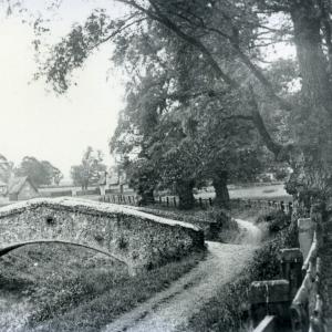 1930s The Pretty Bridge looking south271