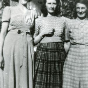 1937 MP cottages NKt Rd Janet Bessy Peggy Johnstone520