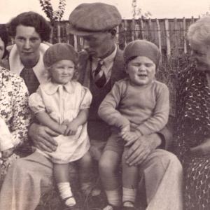 1937 Winnie Christina Winnie 2 Brenda Ernie John Louisa Wybrew.