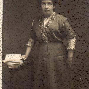 1940s Moulton Paddocks Aunt Alice Grass