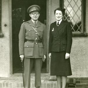 1941 Lt Col Mrs Frieze owner of Lanwades house stud596