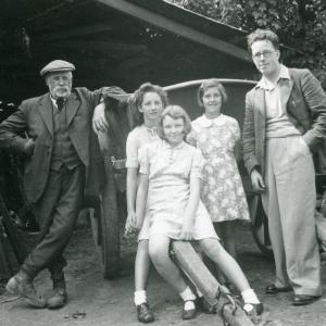 1942 Bridge Farm Charlie Freda Jennings Hiscock Iris Jennings Jack Hart