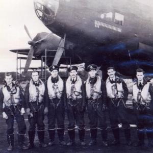 1942 Wally Burch with his crew590