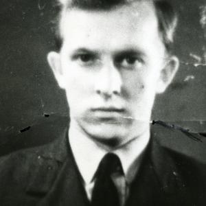 1943 Wally Burch age 19 RAF593