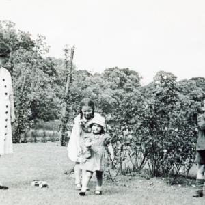 1945 The Priory Mrs Fairfax Lucy with Jennifer Alison 