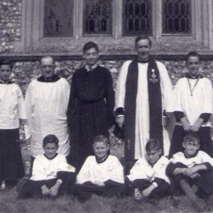 1947 Dr Hood and the Moulton Church choir