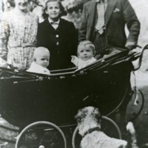 1947Kings Head Green family899