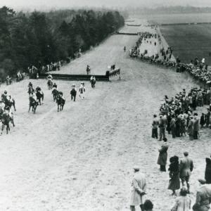 1955 Folly Hill Point to point race in progress162