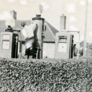 1955Chippenham Rd Williams garage Freddy working on pump