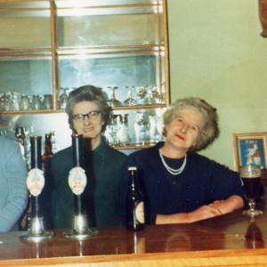 1960 The Kings Head lnew years eve three sisters Mrs Gr