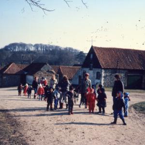 1990 French Hall farm Moulton playgroup see the lambs821