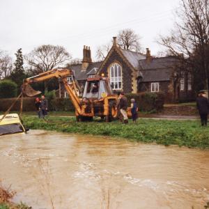 1993 Brookside recovery of taxi in the river072