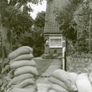 1994 Brookside spring floods No 10 with sand bags109