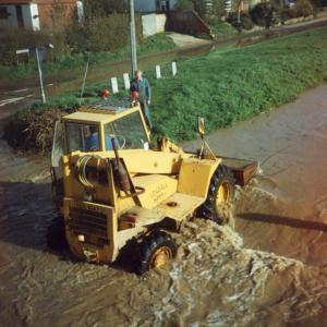 1994 Packhorse Bridge ford David Saltmarsh clears debr 2