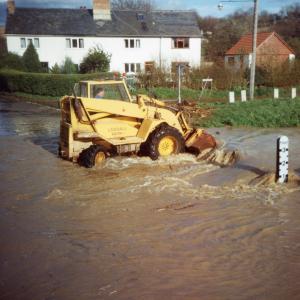 1994 Packhorse Bridge ford David Saltmarsh clears debris11