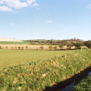 1995 Kennett Rd footpath beside the river248