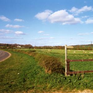 1995 Start of Kennett Rd footpath with sign251