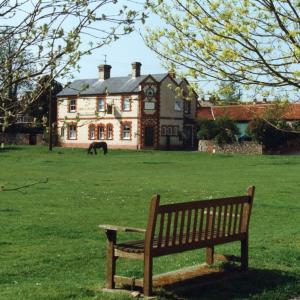 1997 Spring Village Green the Kings Head419