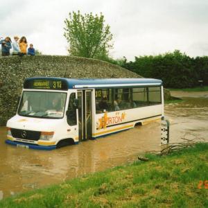 2000 26 04 Bridge St ford Burtons bus enters the ford