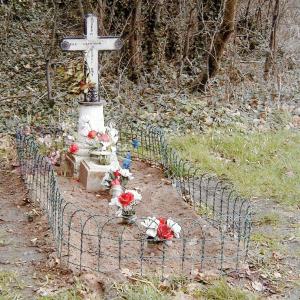 2002 Boys Grave in good repair181
