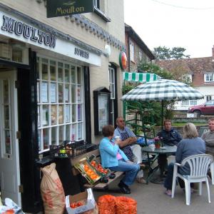 2007 Oct Coffee outside Moulton Shop