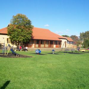 2010 25 10 Moulton playing field new Village Hall
