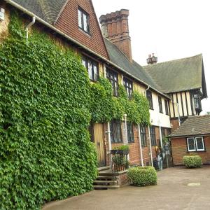 2011 12 06Warren Place Moulton SuffSir Henry Cecil op 7