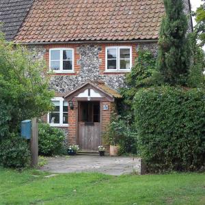 2011 23 07 No 1 The Green Moulton Suff UK