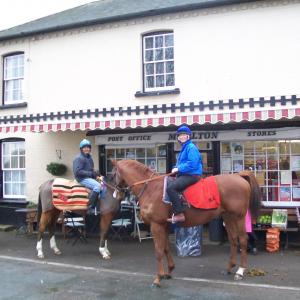 2011 Shop PO Mtn Suff UKCountryside Alliance visit riders 