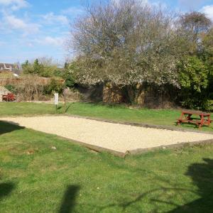 2013 29 03 Moulton Suffolk Kings Head gardens before renov