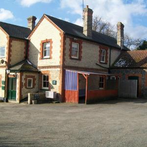 2013 29 03 Moulton Suffolk The Kings Head before ren 1