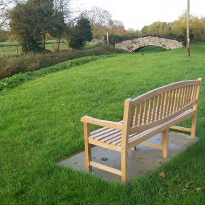 2018 10 11 Seat in Brookside in remembrance of Andrew Mengay