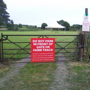 2019 01 01 Moulton Church field entrance new notice