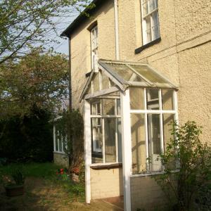 2020 09 04 Lawn House Shop side door. Moulton 24