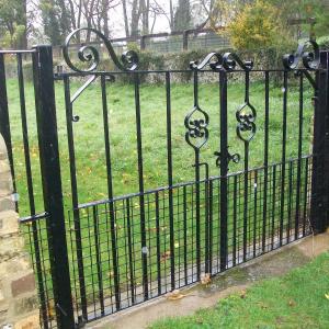 2020 31 10 New churchyard Jim Chris Bugg paint the gate and restore the seat 1