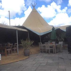 2021 12 04 The Packhorse Garden Covid 19 requirement InPixio2